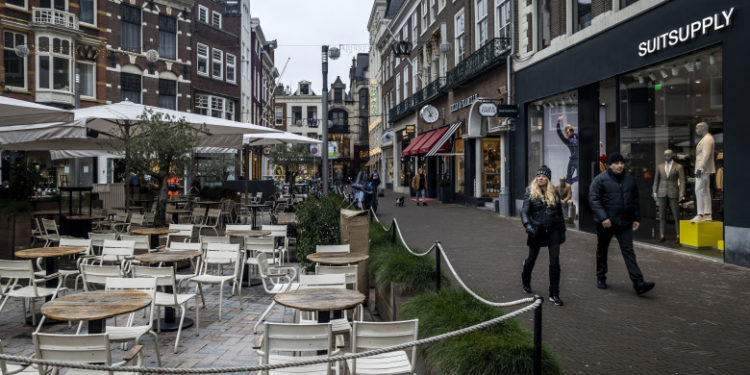 Olanda, care a aplicat printre cele mai stricte măsuri anti-Covid din Europa, relaxează restricțiile