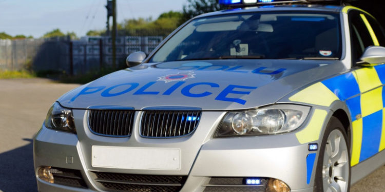 Un bărbat din Marea Britanie a recunoscut în faţa poliţiei că a condus peste 70 de ani fără permis