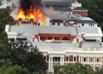 Incendiu puternic la sediul Parlamentului Africii de Sud din Cape Town | FOTO/VIDEO