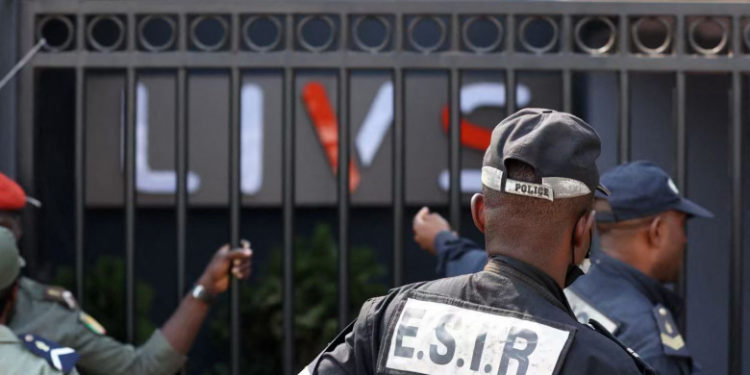 Cel puțin 16 oameni au murit într-un incendiu la un club de noapte din Camerun