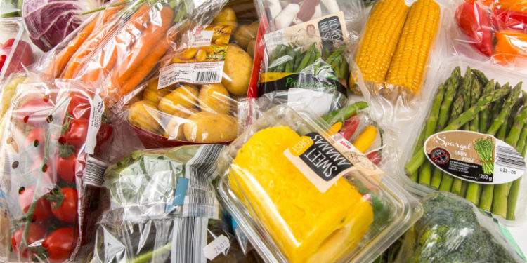 Franța a interzis ambalajele din plastic pentru fructe și legume