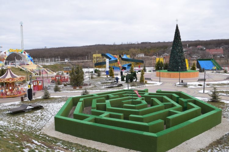 Toate intrările în parcul OrheiLand au fost blocate de polițiști