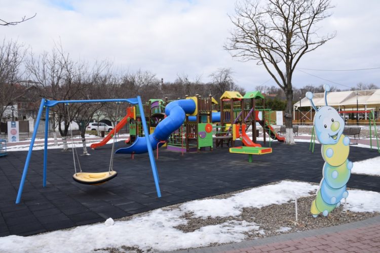 Toate intrările în parcul OrheiLand au fost blocate de polițiști