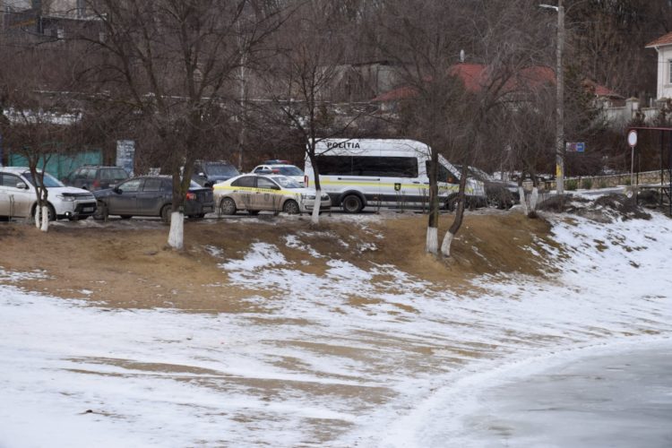 Toate intrările în parcul OrheiLand au fost blocate de polițiști