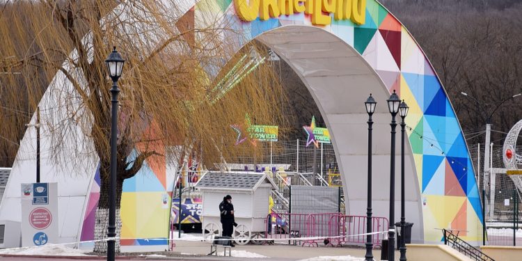 Toate intrările în parcul OrheiLand au fost blocate de polițiști