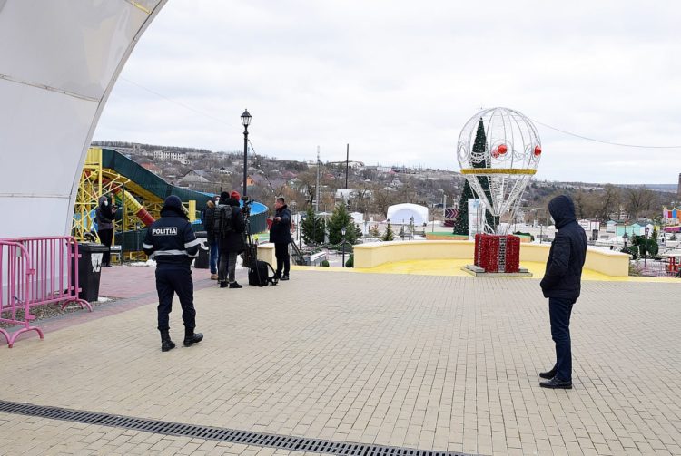 Toate intrările în parcul OrheiLand au fost blocate de polițiști