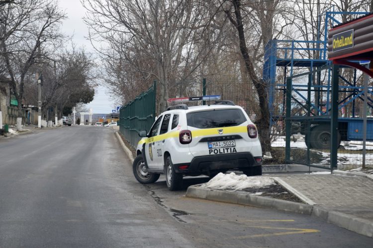 Toate intrările în parcul OrheiLand au fost blocate de polițiști