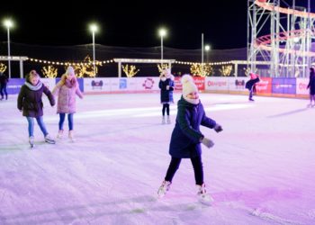 Distracție la maxim, pe gratis: Zeci de mii adulți și copii din toată țara aleg să patineze, să se dea în carusel și să-l viziteze pe Moș Crăciun la Orheiland | VIDEO