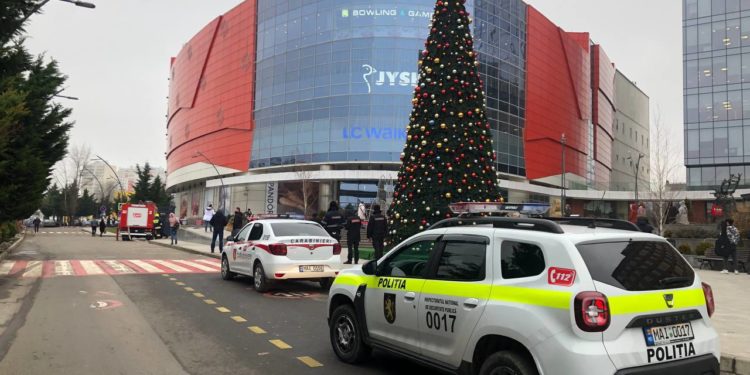Alertă cu bombă la un centru comercial din Chișinău
