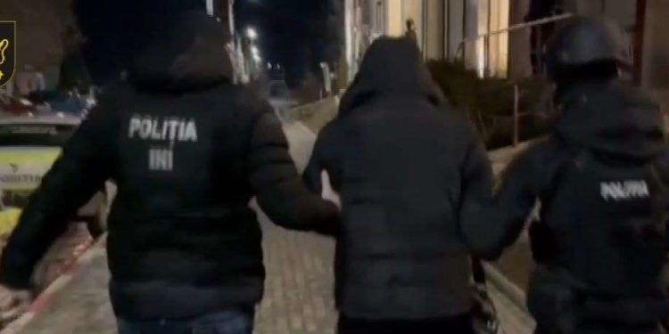 Trei bărbați, cercetați penal pentru tâlhărie: Au transportat victima într-o pădure unde au maltratat-o și au deposedat-o de bunuri | VIDEO