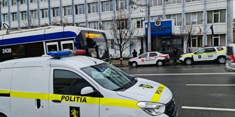 Alertele cu bombă de la Judecătoria Chișinău, sediile Buiucani și Centru, au fost false. Poliția a pornit proces penal