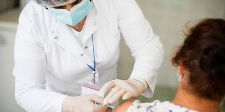 Care vaccin este mai potrivit pentru doza booster, în funcție de serul administrat în schema primară