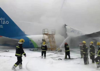 В Китае загорелся самолет российской авиакомпании