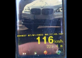 Пьяного водителя остановили в Бельцах за превышение скорости, а он напал на полицейских