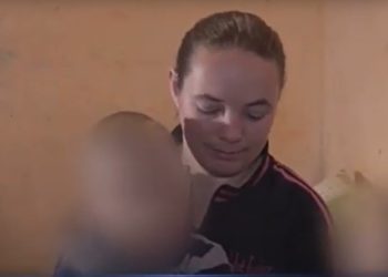 Au ajuns la limita disperării: Echipa „Oameni pentru Oameni” a aflat povestea cutremurătoare a unei mame a șapte copii care și-a pierdut auzul, iar întreaga familie ar putea ajunge în stradă | VIDEO