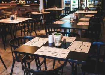 „COVID-ul nu stă doar la masa din restaurant așa cum cred autoritățile”. Asociația MĂR critică dur noile restricții impuse de CNESP | VIDEO