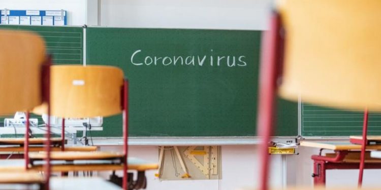 STUDIU UNESCO: Milioane de elevi sunt afectaţi de închiderea şcolilor, din cauza pandemiei. Ţara cu cele mai multe ore online