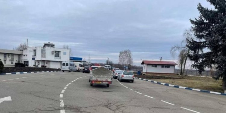 Rând de peste 50 de mașini la vama Leușeni. Recomandările polițiștilor de frontieră