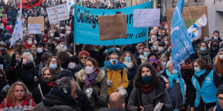 Jumătate din școlile din Franța s-ar putea închide în urma grevei profesorilor. „Exasperarea a atins un nivel fără precedent”