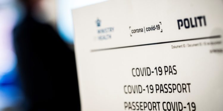 В Грузии отменили COVID-паспорта из-за их неэффективности