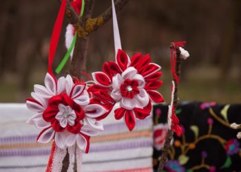 В столице с сегодняшнего дня разрешена продажа мэрцишоров, сувениров и цветов