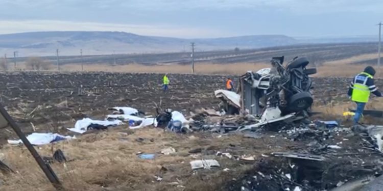 Семь погибших, трое раненых: В Румынии произошла авария с участием скорой и двух грузовиков