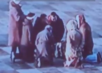 Люди прячутся в метро или молятся о мире прямо на улицах: Как обстоит ситуация в Киеве | VIDEO