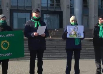 Protest în fața Guvernului: Partidul Verde Ecologist cere demisia Ministrului Mediului | VIDEO