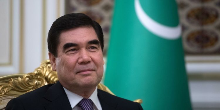 Президент Туркменистана заявил о намерении уступить свой пост молодому руководителю