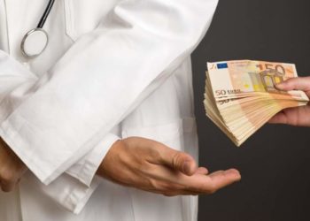 Un șef de secție de la Institutul Oncologic, reținut pentru o mită de 2000 de euro