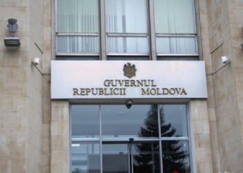 Mai mulți moldoveni au primit mesaje textuale cu invitații de înrolare în armată. Guvernul dezminte oficial această manipulare | VIDEO