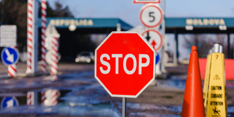 Украина закрывает пункты пропуска с РФ, Беларусью и Приднестровьем