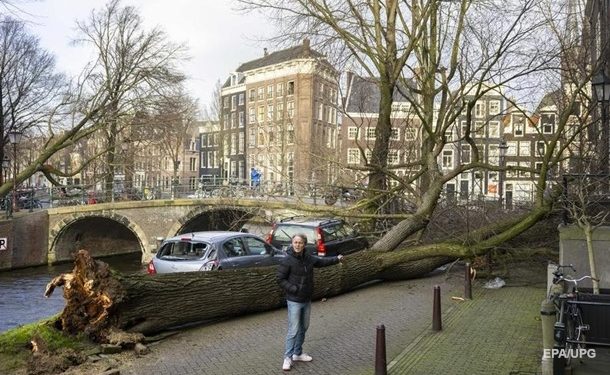 Жертвами шторма в Британии и Нидерландах стали шесть человек