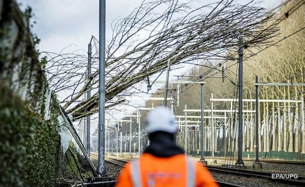 Жертвами урагана в Европе стали 16 человек
