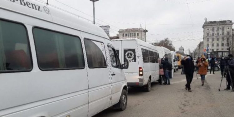 „Haideți să începem cu un tarif de 80 bani per km”: Ce condiții le impune APOTA autorităților