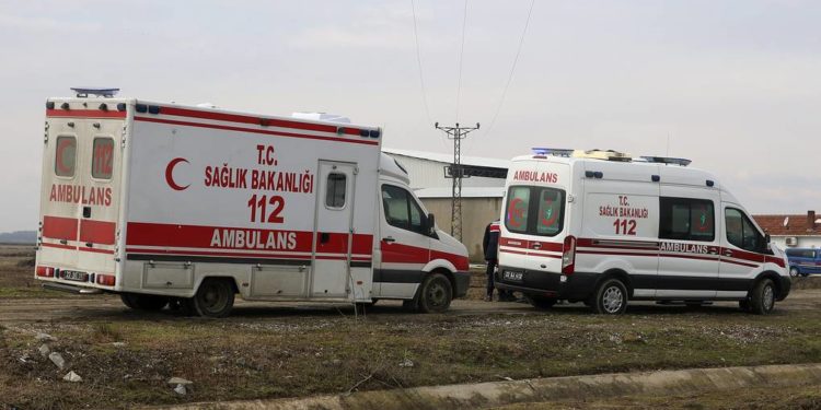 В Турции перевернулся туристический автобус