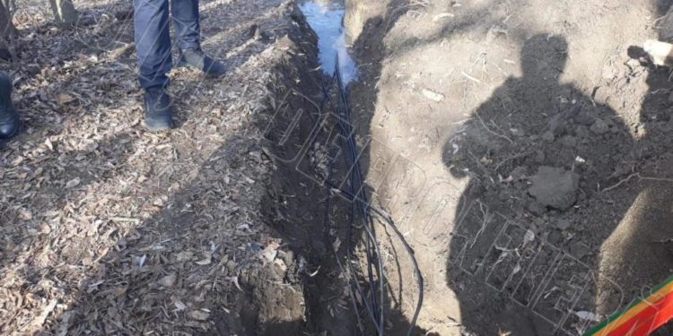 O conductă, destinată aprovizionării ilegale cu apă potabilă și energie electrică, depistată la frontieră