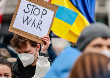 Галкин, Меладзе и Ургант призвали остановить военные действия на Украине