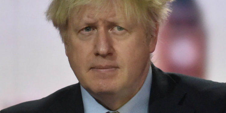 Anglia intenţionează să renunţe la izolarea persoanelor testate pozitiv