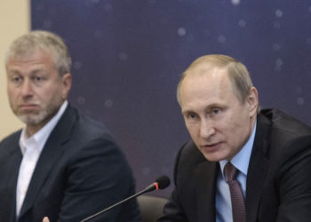 Miliardarul rus Roman Abramovici a anunțat că renunță la conducerea clubului de fotbal Chelsea