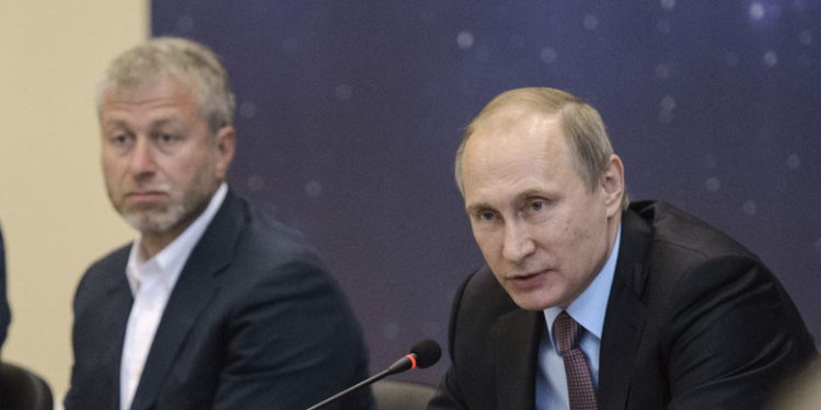 Miliardarul rus Roman Abramovici a anunțat că renunță la conducerea clubului de fotbal Chelsea