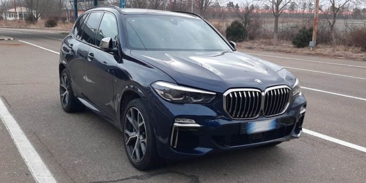 Un moldovean ar fi împrumutat de la un prieten un BMW X5 de ultimă generaţie şi a rămas fără el în vama Albiţa