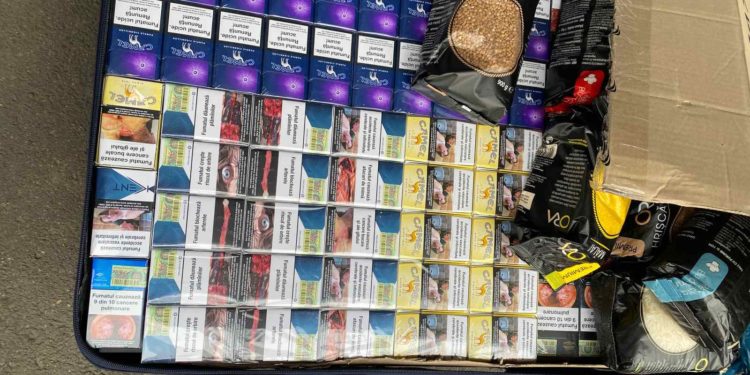 Colete” cu țigări trimise în Franța. Valoarea estimativă pe piața neagră din UE este de 15 000 Euro