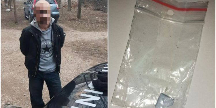 Umbla prin oraș cu o seringă și droguri la el: Un bărbat, reținut. Ce spun oamenii legii