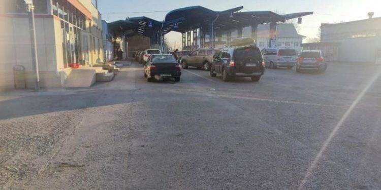 Aglomerație în 4 puncte de trecere a frontierei: Un rând de 8 km, format la Palanca