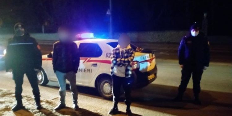 Un magazin de la Buiucani, spart noaptea trecută. Doi suspecți, prinși de carabinieri