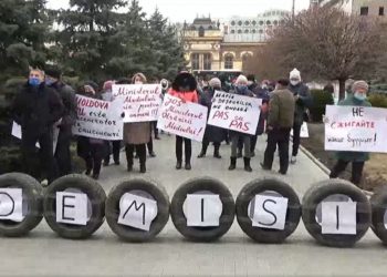 „Nu ne ardeți viitorul!”. Simpatizanții și membrii Partidului „ȘOR” au organizat un nou Flashmob și cer demisia Ministrului Mediului | VIDEO
