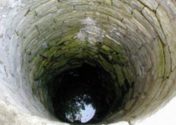 В Комрате пенсионерка упала в колодец