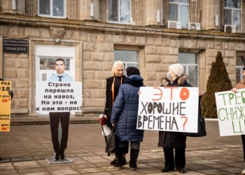 Flash-mob organizat de Partidul „ȘOR” concomitent în 10 orașe din țară: Manifestanții au cerut guvernării „PAS” să-și dea demisia | VIDEO