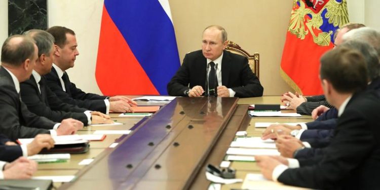Vladimir Putin: Rusia va decide astăzi dacă va recunoaşte teritoriile separatiste din estul Ucrainei